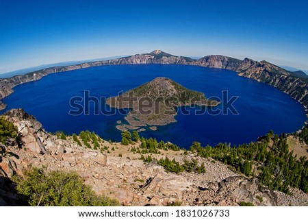 wide view of crater lake in oregon
