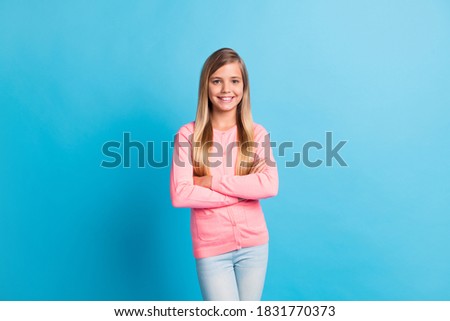 Photo portrait of confident girl with folded arms isolated on pastel blue colored background