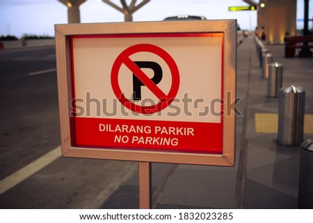 placards are prohibited from parking on the side of the road