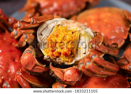 steamed chinese mitten crab, shanghai hairy crab with lots of crab roe