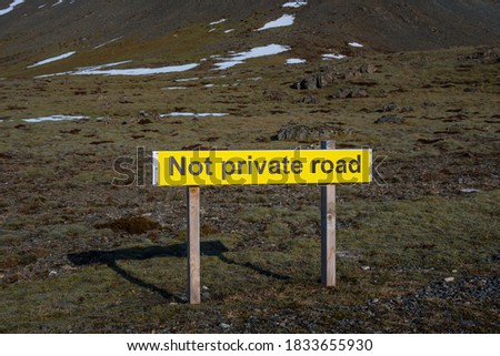 Sign telling that the road is not a private road, the land owners welcome to the tourists