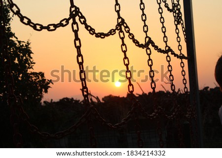 Closeup photography of the chains and the sunset