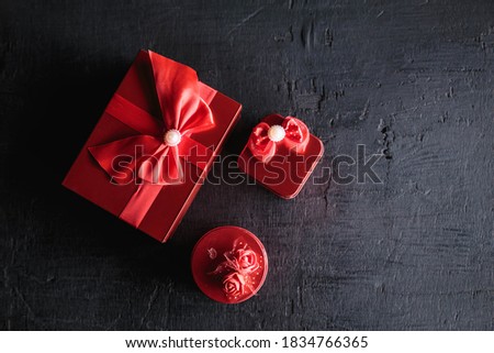 The red gift box on the black background