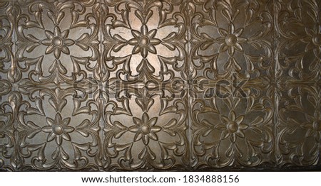 designer symmetrical fall ceiling pattern made of mud and plated with gold and silver