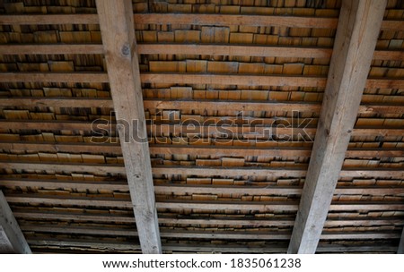 on roof historic buildings and forest buildings, roofing made of wooden shingles or planks hammered into the truss with nails is used. Such a roof fits into landscape no problems with recycling