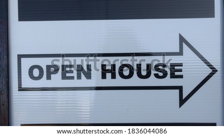 White 'Open House' sign with an arrow