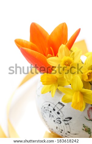 bouquet of yellow daffodils with small tulips in a vase