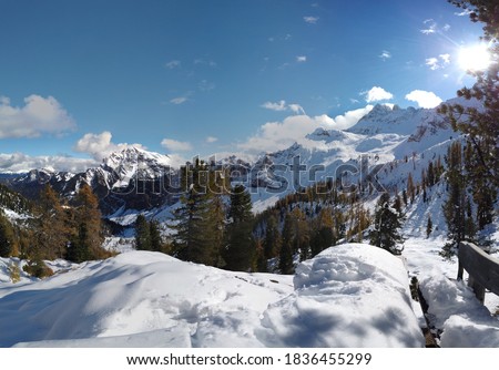 A winter view from the Plätzweise in the direction of the Hohe Gaisl(right), Dürrenstein (center) and Sarlkofel with the prags valley. The picture was taken along the hiking path to the rossalm