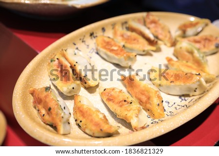 Pot stickers, a kind of dumpling, is a kind of delicious food. 