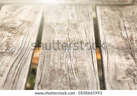 wooden background with a thin sharpness bar