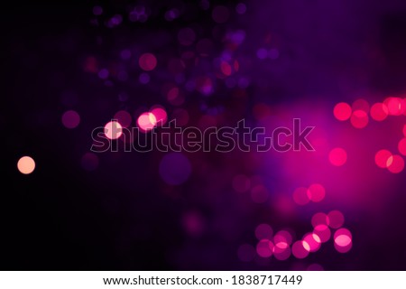 ABSTRACT BRIGHT SHINY BOKEH BACKGROUND, COLORFUL TWINKLY CIRCLES AT NIGHT, CHRISTMAS DESIGN, GLOWING CIRCLE PATTERN
