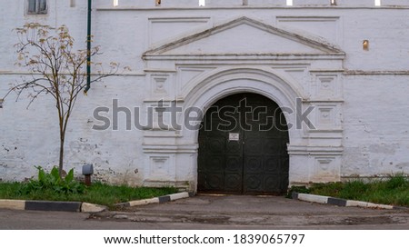 The iron gate of the fortress of the Ipatiev monastery, Kostroma, Russia the inscription on the sign "do not block the Passage"