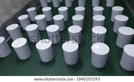 white plastic bottle cap, photo of plastic injection parts on site of plastic factory, in plastics industry.