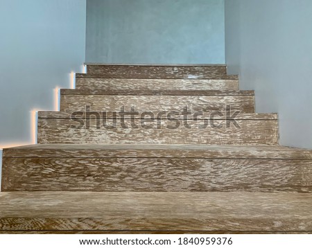The wooden staircase is decorated on an iron staircase and decorated with side lights.