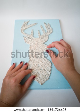 Deer making process using string art technique