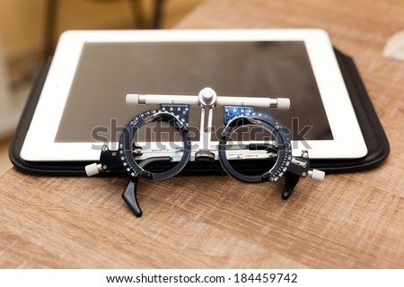 Ophthalmology glasses for measuring diopters with different objects in the background