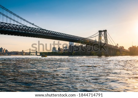 Beautiful day at the Manhattan Bridge and New York City skyline