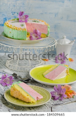 Cake with strawberry mousse and basil