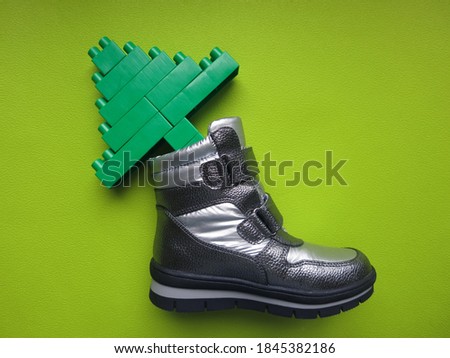 An unexpected combination of a winter boot and a Christmas tree from a children's construction set.