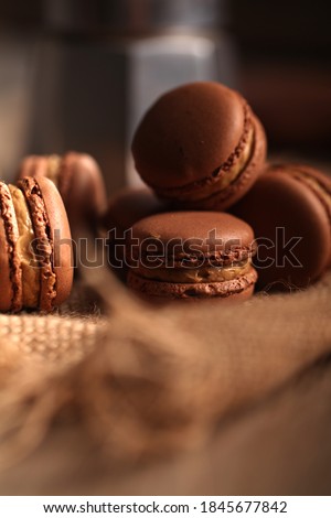 A picture of chocolate flavor macarone