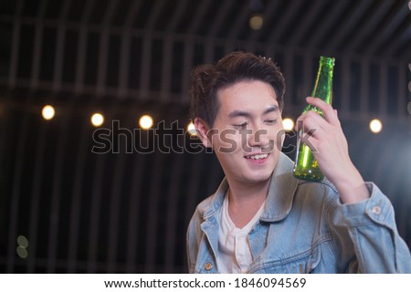 Young man holding beer bottles drinking beer drunk, Hangover