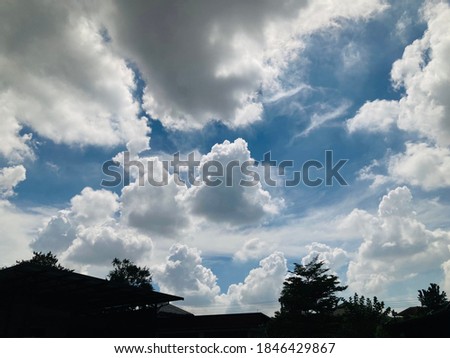Clouds Altocumulus big small white clouds cluster together Can see the sky very clearly and very beautiful. no focus