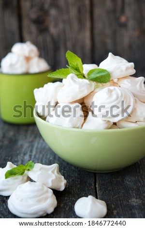 Crispy airy egg white meringue, dessert