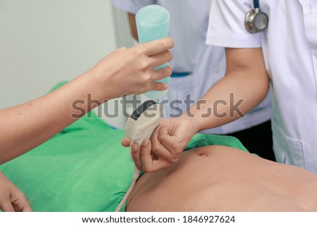 Demonstrate the use of ultrasound machines