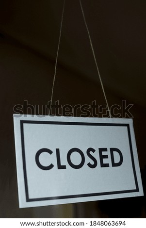 closed sign of the door of a bar commerce cafeteria restaurant store 