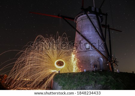 Steelwool spinning at old dutch mill