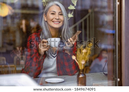 Mature pale hair stylish woman lifestyle portrait outdoors in city Royalty-Free Stock Photo #1849674091