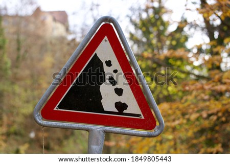 Warning sign for rock slide.