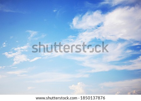 Clear white clouds under the blue sky and clear air.