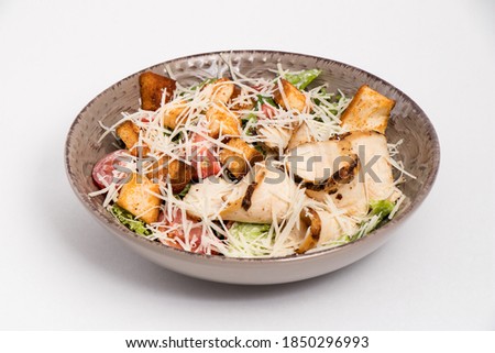 Salad with fresh chicken and toast
