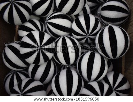 Black and white balls background 