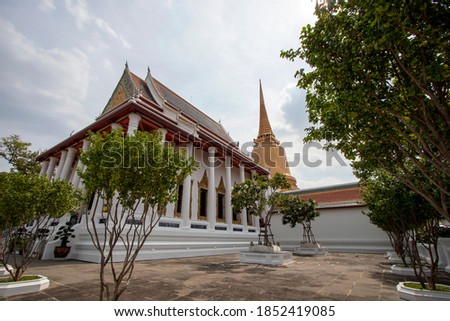 Wat Sommanat Ratchaworawihan is an important religious tourist attraction in Bangkok in Thailand.

