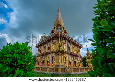 The background of religious attractions in Phuket (Chalong Temple) has beautiful churches, always frequented by foreign tourists and Thai people to make merit.