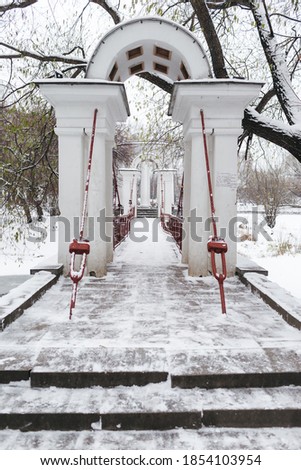  Russian winter, river bridge in the Park.Snow and ice on the road.


