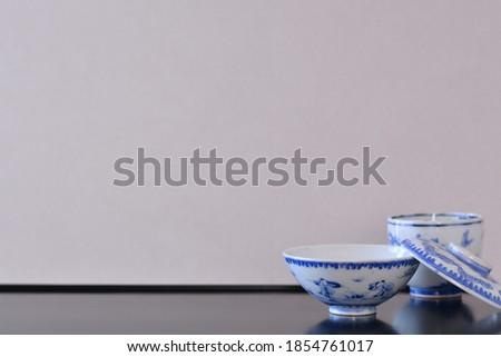 picture rice bowl. with picture cup.  
put on a Japanese lacquer shelf. 

This is a very fine example of Japanese traditional antique “ imari ware ”. 

blurred background soft focus image.