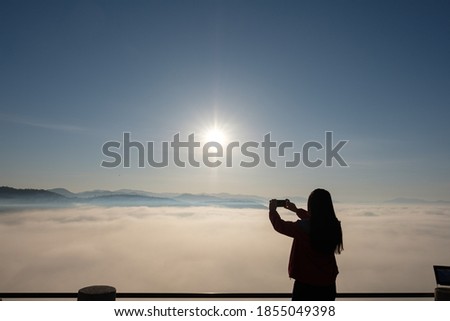 Travel and take pictures of the morning mist on the mountains of northern Thailand.