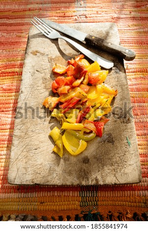 Photographic representation of a presentation of sweet and colored peppers after baking