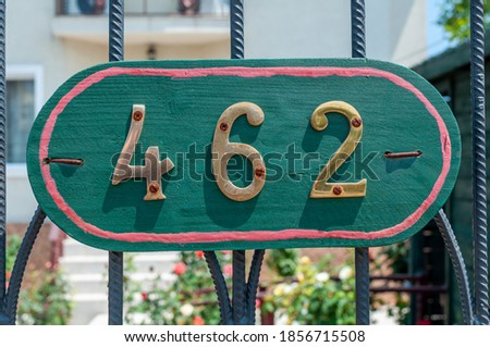 House number plate 462 on a metal gate. Street number. Address number.