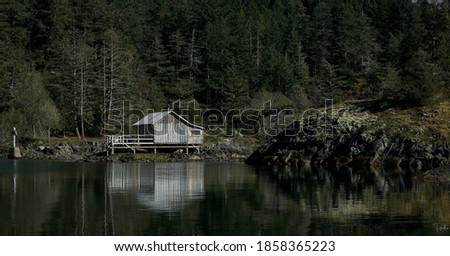 Selective focus- House in the lake