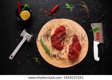 raw meat with chili and mint