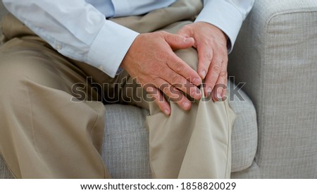 
Middle-aged man pointing on his knee