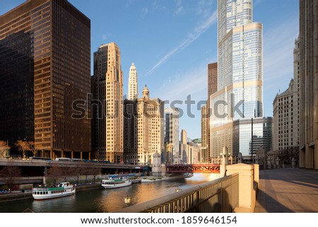 Chicago River and skyline of downtown, Chicago, Illinois, United States.