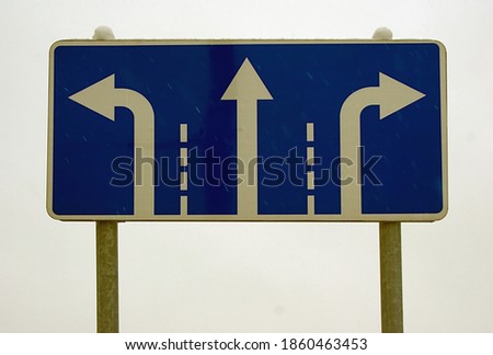 traffic sign for regulating the movement of the bands