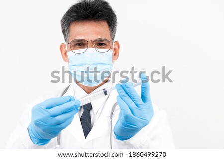 Portrait Male doctor holding a syringe and vaccine bottle with isolated background