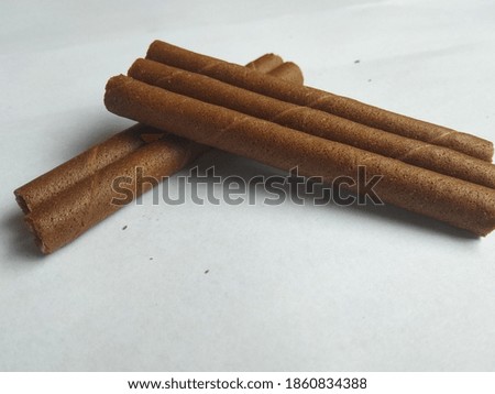 Cocho wafer roll with white background