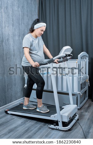 a pregnant woman does sports on a home treadmill